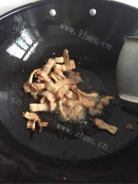 好吃的毛豆炒肉做法图解5)