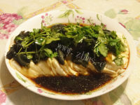 色泽鲜亮的皮蛋豆腐做法图解11)