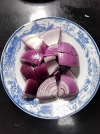 美味的洋葱番茄汁鸡腿排做法图解5)