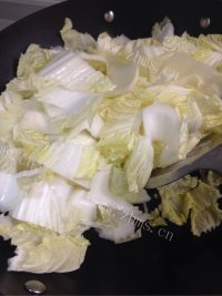美味的酸辣白菜做法图解4)