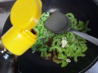 让人怀念的炒苦瓜做法图解4)