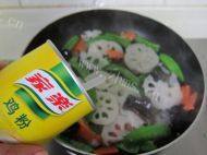 秀色可餐的荷塘小炒做法图解6)