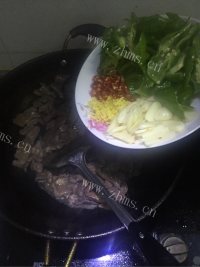 家常菜爆炒猪心做法图解5)