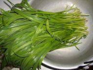 家常菜豆腐炒韭菜做法图解2)