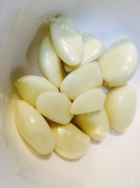 美味的板栗红烧肉做法图解2)