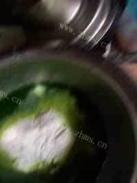 好吃的椰香野菜粑粑做法图解2)