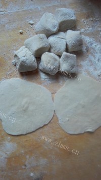 DIY韭菜鸡蛋锅贴做法图解6)