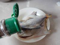 美味的香煎鲳鱼做法图解5)