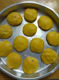 自制南瓜豆沙饼做法图解11)