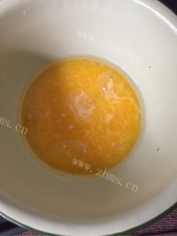 喷香的戚风蛋糕做法图解1)