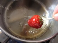 自制冰糖草莓做法图解6)