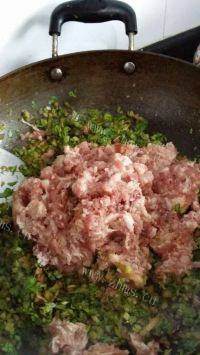 芹菜猪肉水饺做法图解9)