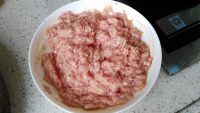 美味的韭菜肉包做法图解8)