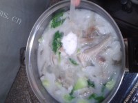 好吃的小油菜龙头鱼汤做法图解4)
