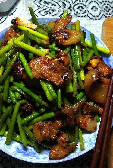 美味营养的蒜苔回锅肉