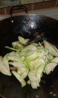 家常菜丝瓜炒肉片做法图解6)