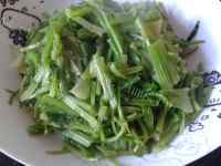 色泽不错的炒芹菜
