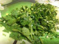 自制香菜煎饼做法图解2)