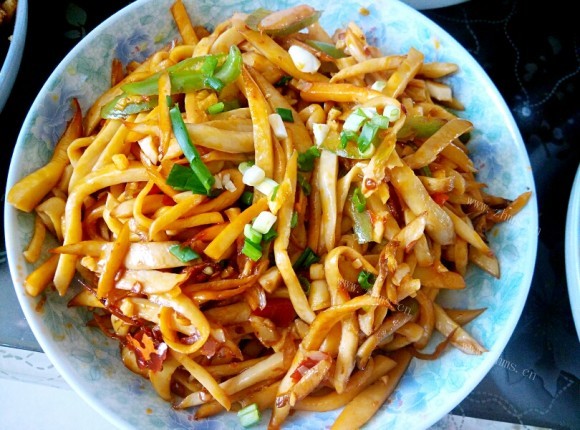 色香味俱全的干煸杏鲍菇