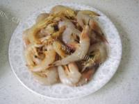 独特蒜味糖醋虾做法图解1)