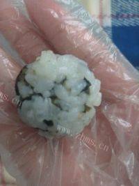 美味的韩式小饭团做法图解4)