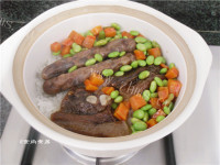 美味的腊味煲仔饭做法图解16)