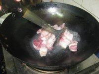 美味五花肉烧土豆做法图解5)