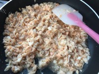 回味无穷的三文鱼肉松做法图解7)