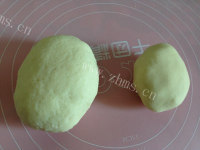 色泽鲜亮的豆沙菊花酥做法图解4)