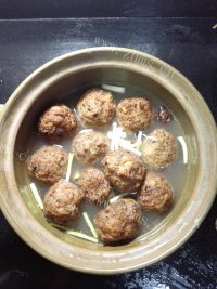 美味的红烧狮子头做法图解14)