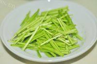 家常菜芦蒿炒香干做法图解2)