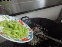 「念念不忘」香干炒芹菜做法图解7)