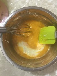自制炼乳棉花蛋糕做法图解6)
