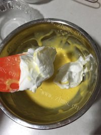 美味的蔓越莓蛋糕做法图解4)