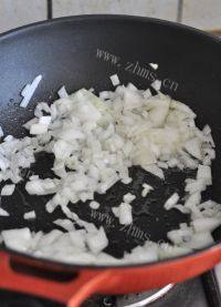 美味的羊肉焖饭做法图解3)