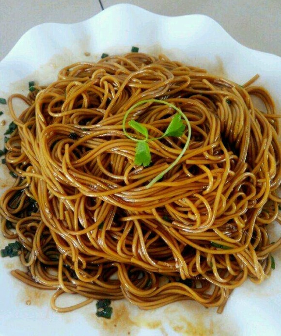 香喷喷的葱油拌面