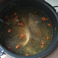 诱人的香菇炖鸡汤做法图解9)