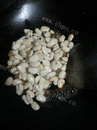 美味的白银豆炒肉做法图解5)