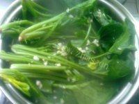 诱人的上汤菠菜做法图解9)