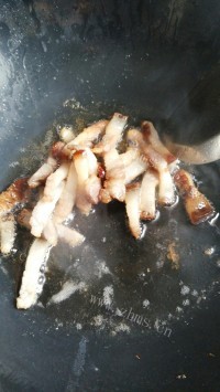 色香味俱全的腊肉豌豆糯米饭做法图解5)
