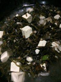 美味的雪里红炖豆腐做法图解9)