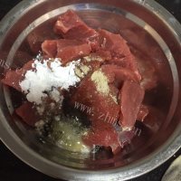 油而不腻的牙签牛肉做法图解3)