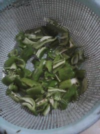 家常菜辣椒炒牛肉做法图解2)