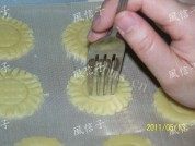自制太阳花饼干做法图解12)