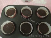 香甜的巧克力熔岩蛋糕做法图解10)