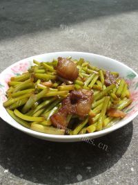 美味的蒜苔炒五花肉做法图解7)