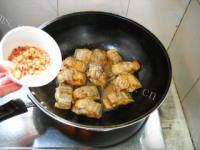 美味的腊八豆烹带鱼做法图解6)