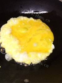 家常菜西红柿木耳炒鸡蛋做法图解3)