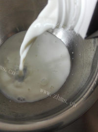 好吃不腻的牛奶沙冰做法图解1)