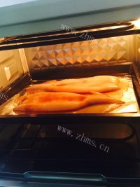 脆嫩可口的烤鱿鱼筒做法图解4)